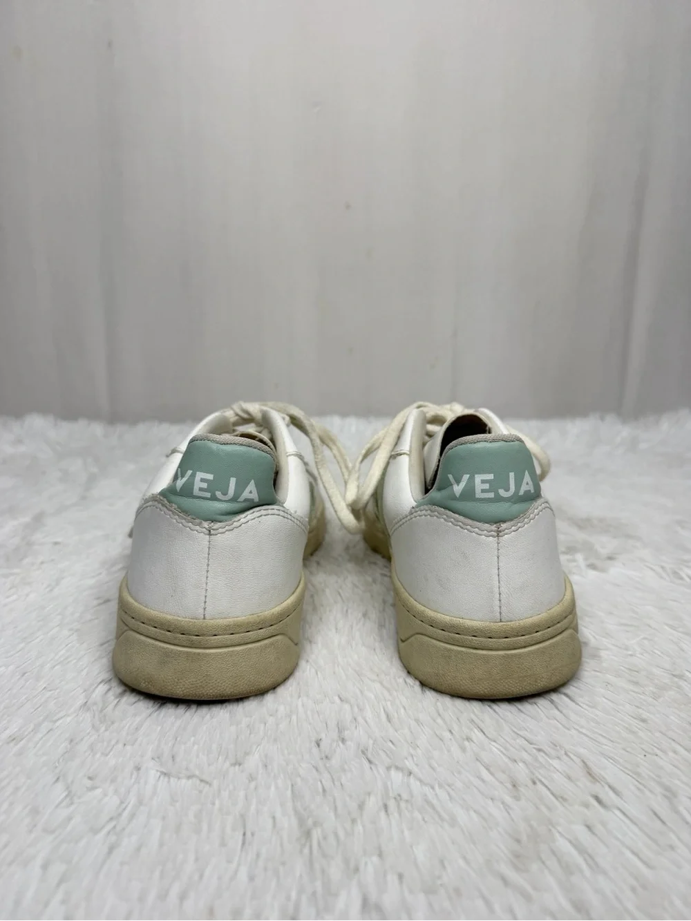 Veja campo leather